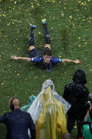 La Francia solleva la Coppa del Mondo: tutte le foto della festa 