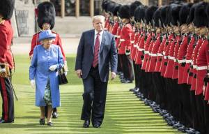 Regina Elisabetta II, le foto dell'incontro con Trump