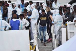 Dalla Turchia sono arrivati 1200 migranti da gennaio. Salvini: "Gli diamo 6 miliardi all'anno, qualcosa non torna"