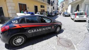 Rapina a Milano, migranti bloccano un borseggiatore marocchino