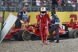 Vettel si perde nel diluvio Quarto e dietro a Kimi «Si può ancora vincere...»