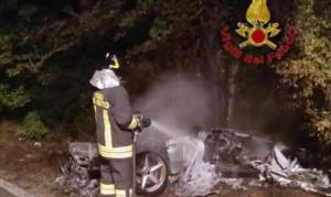 Ecco cosa succede se una Ferrari incontra per strada un cinghiale