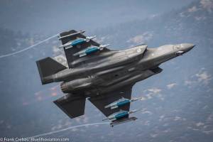 F-35, in volo la configurazione Bestia