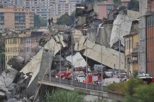 Genova, fonti della Procura: "Carroponte ha aumentato il peso sul ponte Morandi"