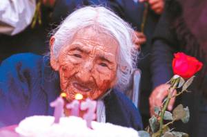 In Bolivia la donna più vecchia del mondo. Lei: "Non mi interessa"