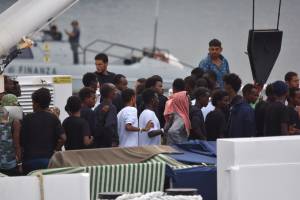 Frosinone, irreperibili quattro migranti della nave Diciotti