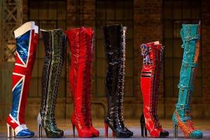 Micam palcoscenico dei tacchi a spillo del musical Kinky Boots