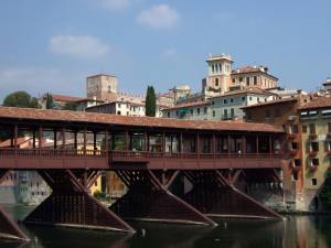 Vicenza, lo storico ponte degli Alpini di Bassano a rischio crollo