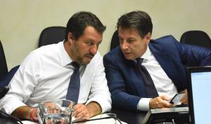 Migranti, lite di fuoco tra Conte e Salvini