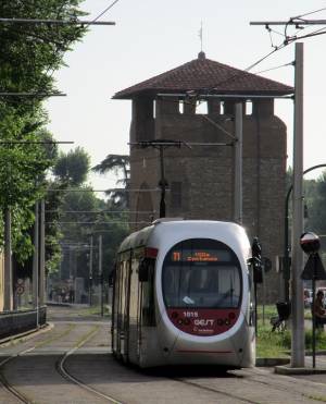 Firenze, straniero colpisce ragazza con pugno al volto, arrestato