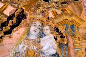 Parroco vende i gioielli d'oro della Madonna per pagare i debiti