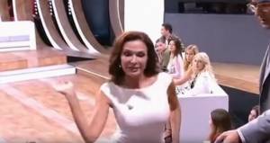 "Vuole un altro bambino Down?" E l'attrice le rifila uno schiaffo in diretta