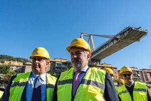 Genova, sindaco Bucci: "Rinuncerò al super stipendio da commissario"