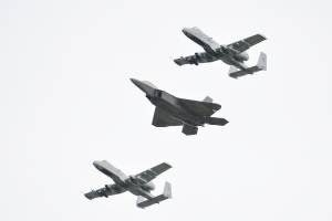 Contro gli S-300 russi in Siria  gli Stati Uniti schierano gli F-22