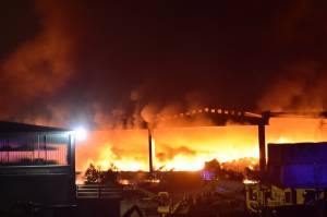 Milano, notte di fiamme. Vanno a fuoco i rifiuti: "Nuova terra dei fuochi"