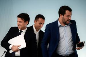 Scontro Salvini-Di Maio ​sugli aiuti alle banche