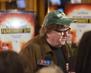 Michael Moore attacca Trump: "È solo un narcisista malefico"