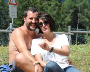 Elisa Isoardi incontra a sorpresa Matteo Salvini ad una serata di gala 