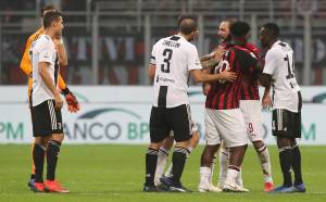 Milan, stangata per Higuain: due giornate di squalifica