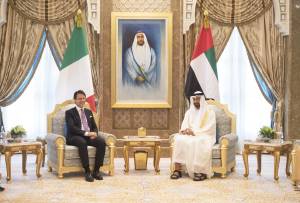 Il viaggio di Conte negli Emirati  Sul tavolo: Libia, gas e Air Force Renzi