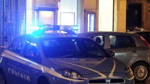 Rho, stranieri clandestini insultano e aggrediscono agenti, arrestati