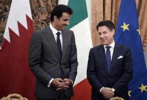 L’Italia accoglie l’emiro del Qatar. Ma nel Golfo la partita è pericolosa