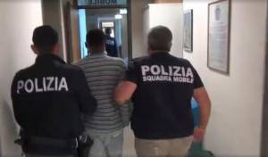 Piacenza, egiziano pesta agenti e li accusa di averlo aggredito