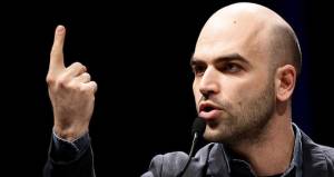 Saviano attacca Salvini: "Chieda scusa a Fredy"