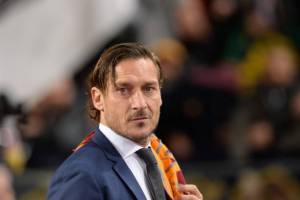 Totti furioso contro l'arbitro Rocchi e il Var: ''Vergogna, era rigore netto''