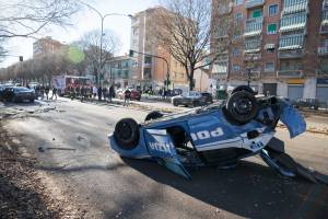 Incidente tra tre "primavera" della Juventus e auto polizia