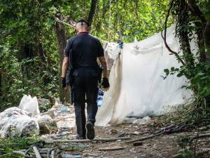 "Accogliamo madre e bimbo da quel bosco si può uscire"