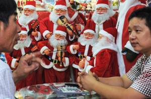 Dietro gli addobbi per il Natale si cela il lato oscuro della Cina