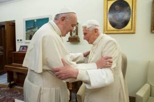 L'assist di Benedetto XVI a Francesco: "Chiesa deve restare unita"