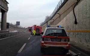 Incidente in tangenziale, tra le fiamme muore 38enne: lascia 4 figli