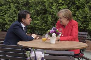 La lezione della Merkel a Conte