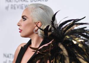 Lady Gaga sexy e chic sul red carpet: foto