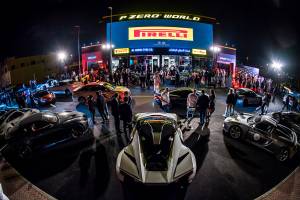 200 supercar in pista inaugurano il P Zero World di Dubai