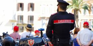 Napoli, rapinano 60enne e attaccano militari, arrestati 3 clandestini