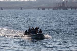 Chiuso il mare intorno alla Sea Watch: ma il Pd va in sfilata sulla nave