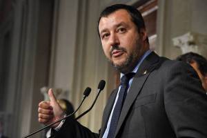 Diciotti, l'onda leghista difende Salvini: "In migliaia per il Capitano"