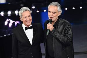 Sanremo, la gaffe di Bisio con Bocelli