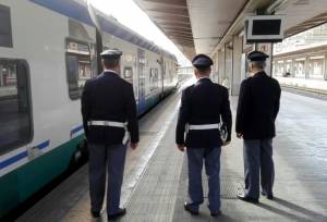 Caos in stazione, marocchino spruzza spray al peperoncino nel sottopasso