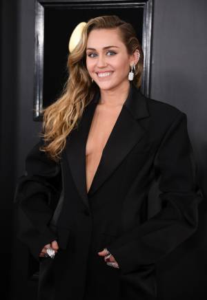 Miley Cyrus sexy ai Grammy 2019: foto