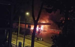 Napoli, in fiamme distributore di benzina ai Colli Aminei