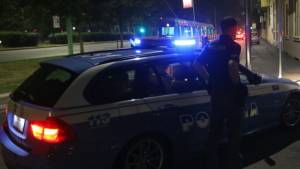 Brescia, presa coppia pusher: comandante polizia investito e ferito