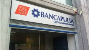 Lecce, rapina in banca con il taglierino