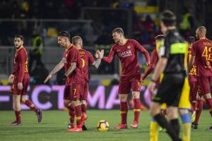 La Roma vince al 95' a Frosinone: Dzeko regala la vittoria ai giallorossi