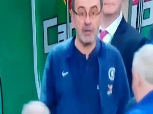 Chelsea, il portiere rifiuta la sostituzione: Sarri si infuria e bestemmia