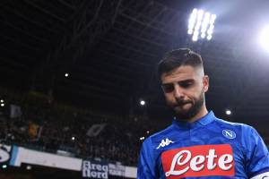 Napoli, Insigne sbaglia il rigore e piange: i social lo prendono in giro