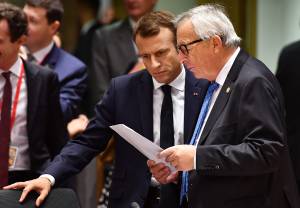 Quell'asse tra Macron e Juncker per far saltare la Brexit